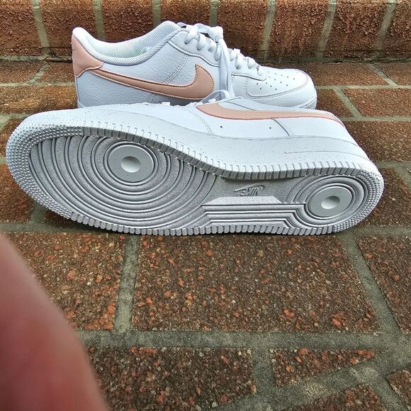 NEW NIKE AIR FORCE 1 LOW WHITE PEACHY PINK SIZE 14 WOMENS - Picture 6 of 10